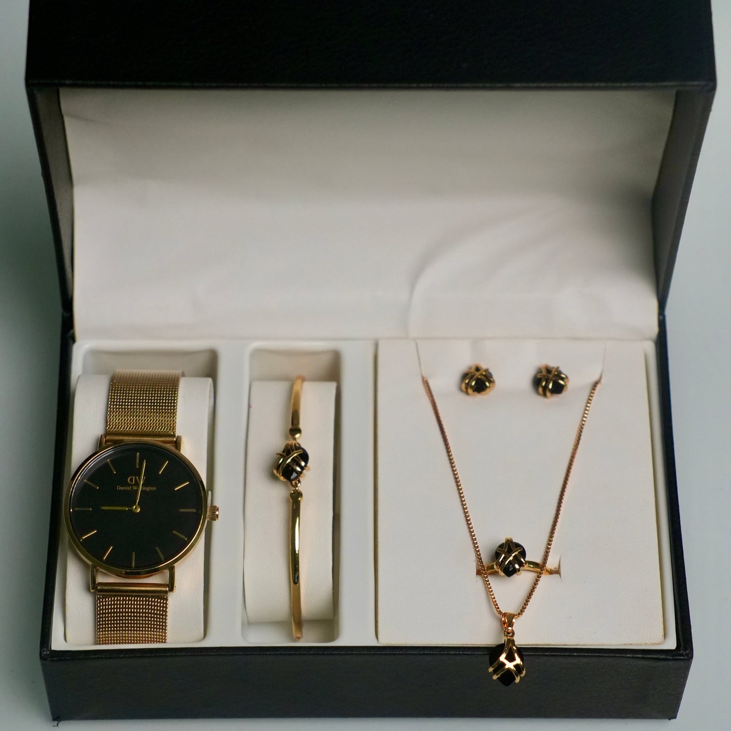 ⌚💎Coffret Cadeaux pour Femme (MONTRE DE LUXE + Bracelet + collier + boucles d'oreilles + Bagues🎁)