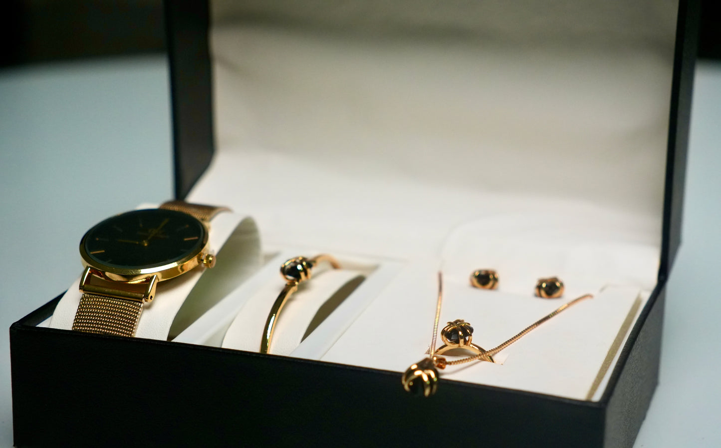 ⌚💎Coffret Cadeaux pour Femme (MONTRE DE LUXE + Bracelet + collier + boucles d'oreilles + Bagues🎁)