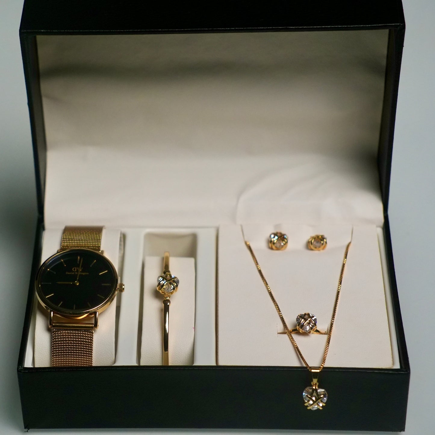 ⌚💎Coffret Cadeaux pour Femme (MONTRE DE LUXE + Bracelet + collier + boucles d'oreilles + Bagues🎁)
